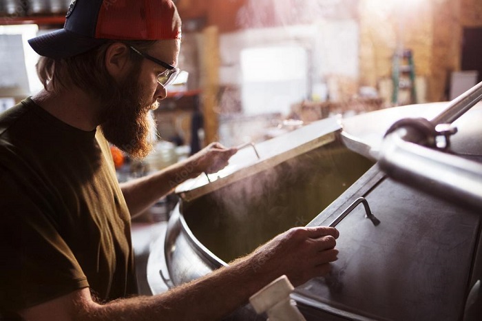 啤酒廠自動(dòng)化的時(shí)代背景下，釀造工人該何去何從？